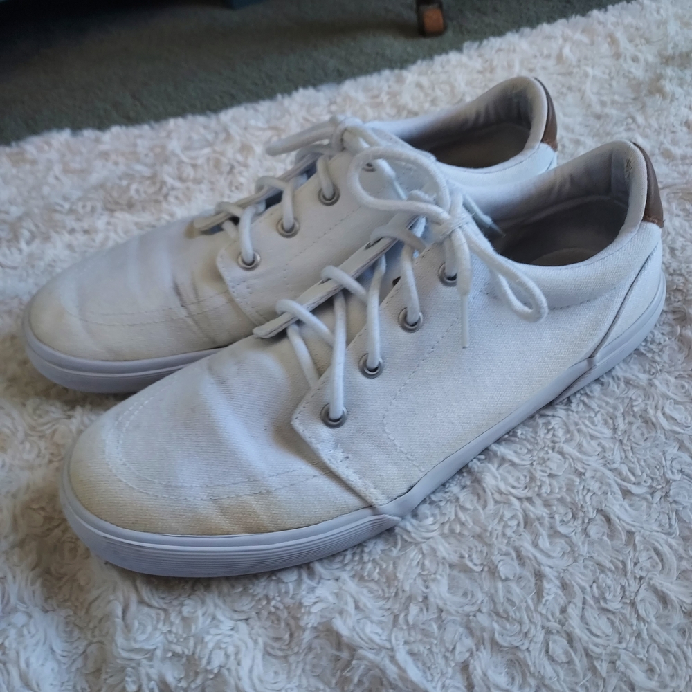 St. John's Bay Men's White Canvas Sneakers Preppy Nautical Casual Spring